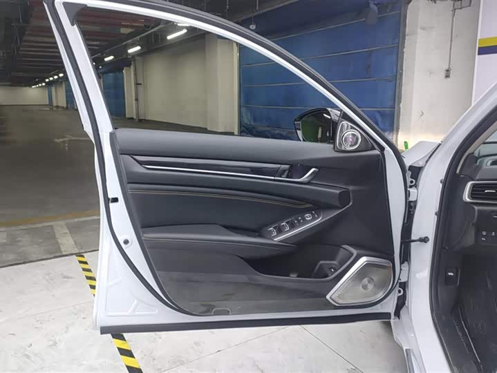 Фото 7 - Honda Accord