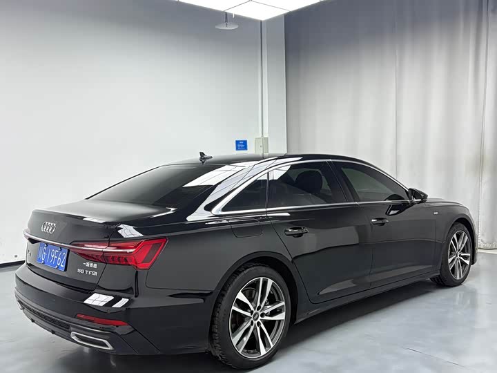 Фото 7 - Audi A6L