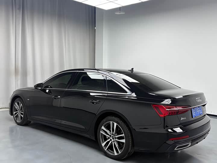 Фото 9 - Audi A6L