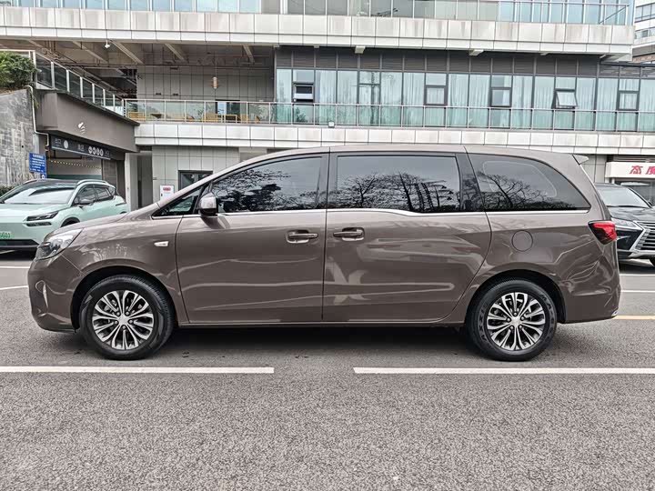 Фото 9 - Buick GL8 ES