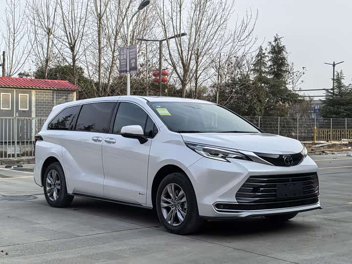 Фото 3 - Toyota Sienna