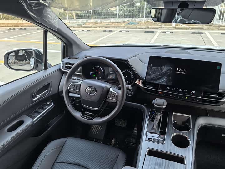 Фото 9 - Toyota Sienna