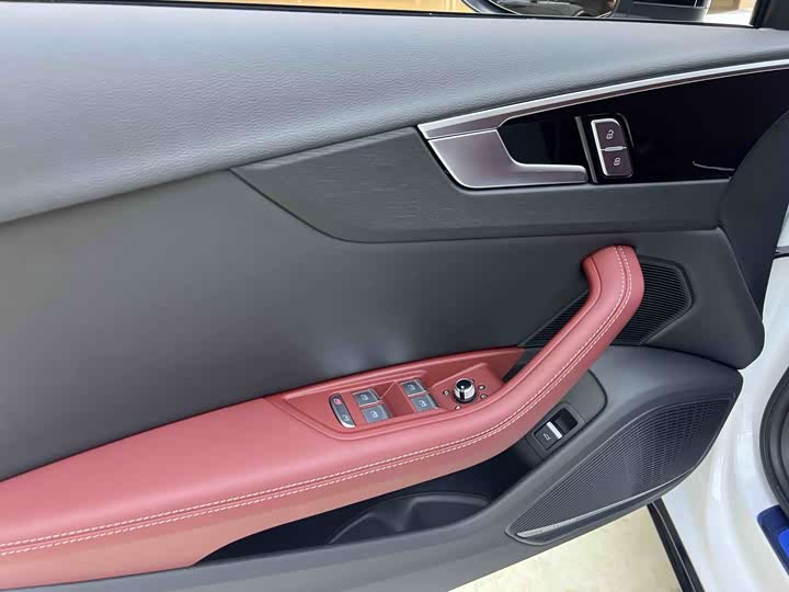 Фото 4 - Audi A4L