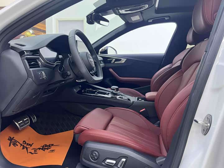 Фото 5 - Audi A4L