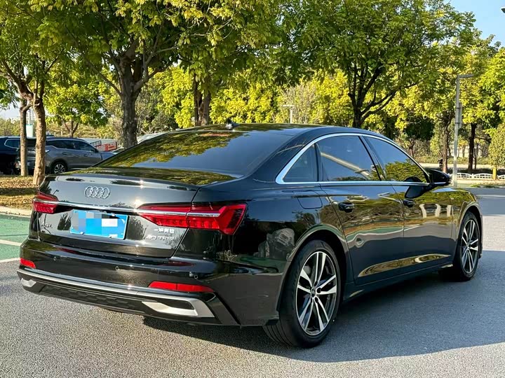 Фото 4 - Audi A6L