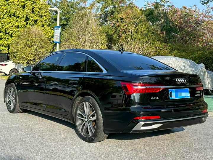 Фото 6 - Audi A6L