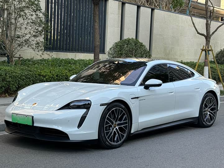 Фото 1 - Porsche Taycan