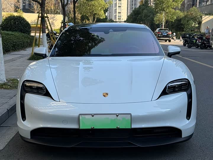 Фото 2 - Porsche Taycan