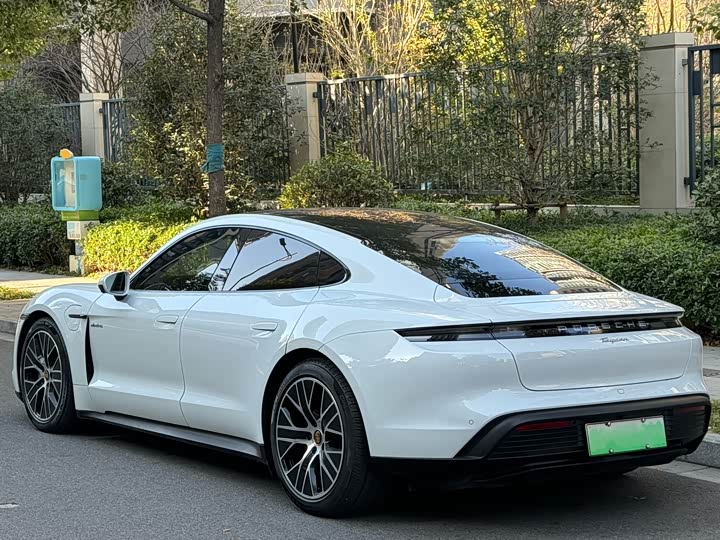 Фото 3 - Porsche Taycan