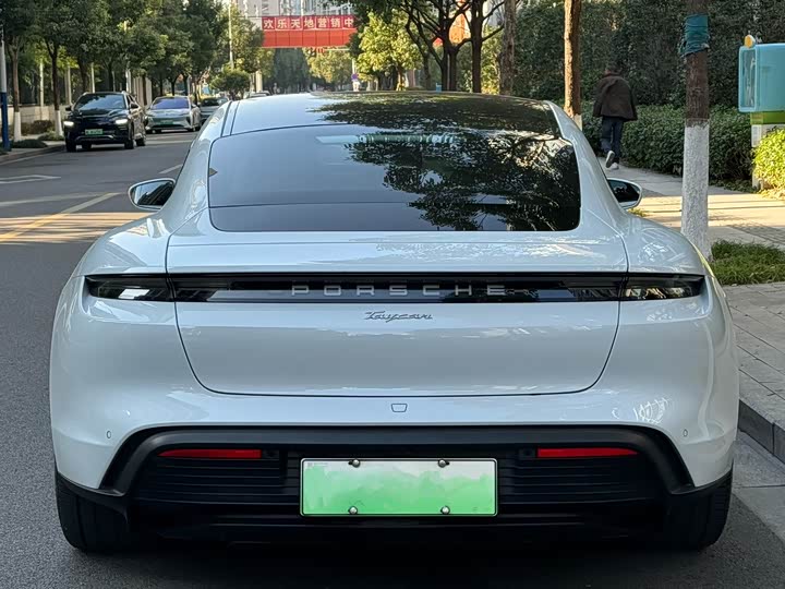 Фото 4 - Porsche Taycan