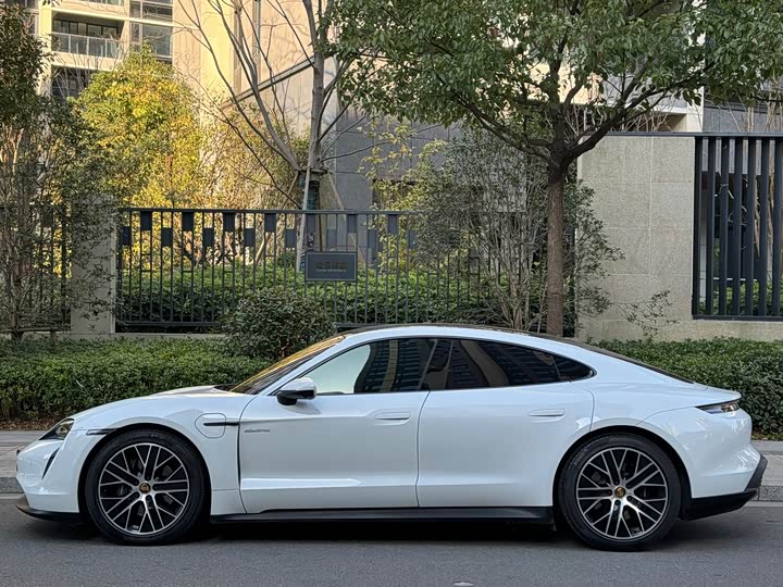 Фото 5 - Porsche Taycan