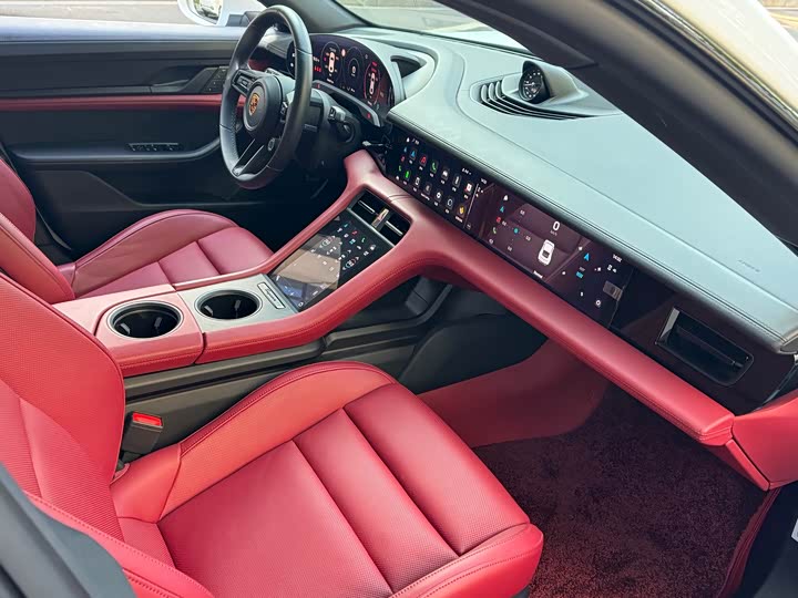 Фото 7 - Porsche Taycan