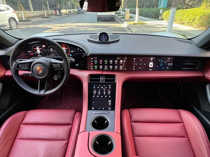 Фото 9 - Porsche Taycan