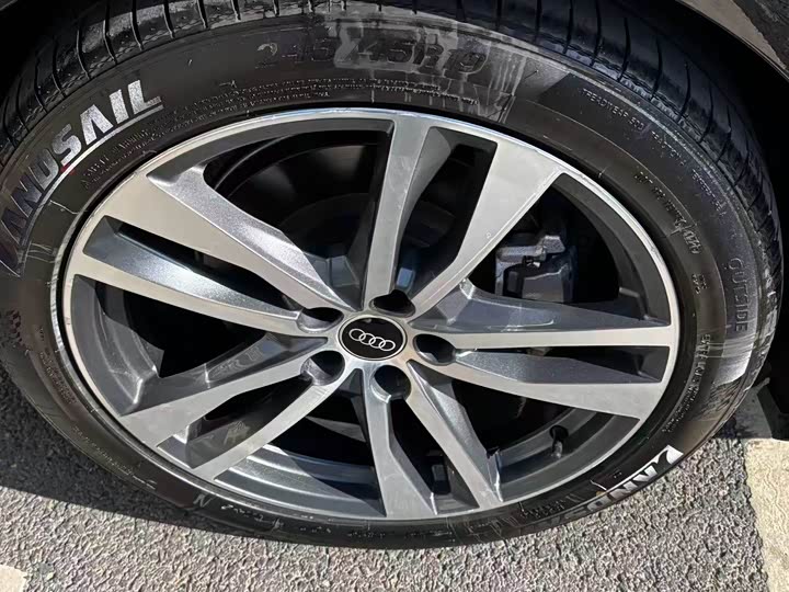 Фото 6 - Audi A6L