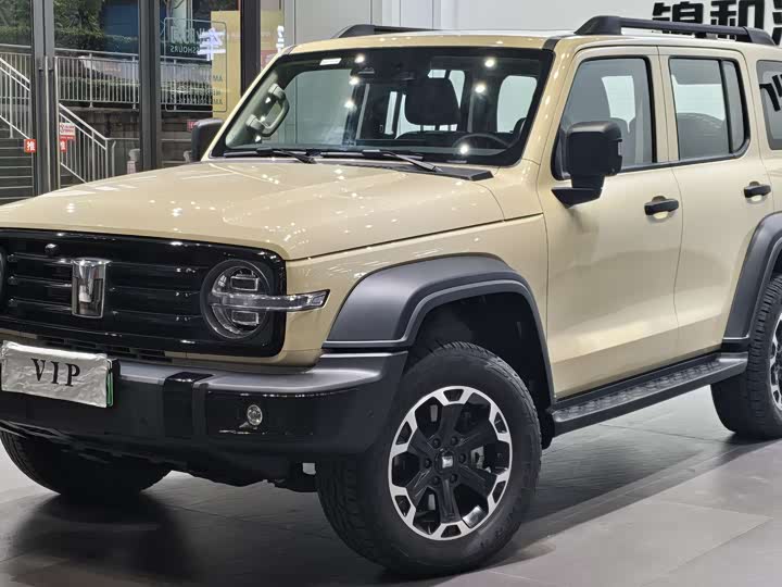 Фото 1 - Tank 300 Hybrid