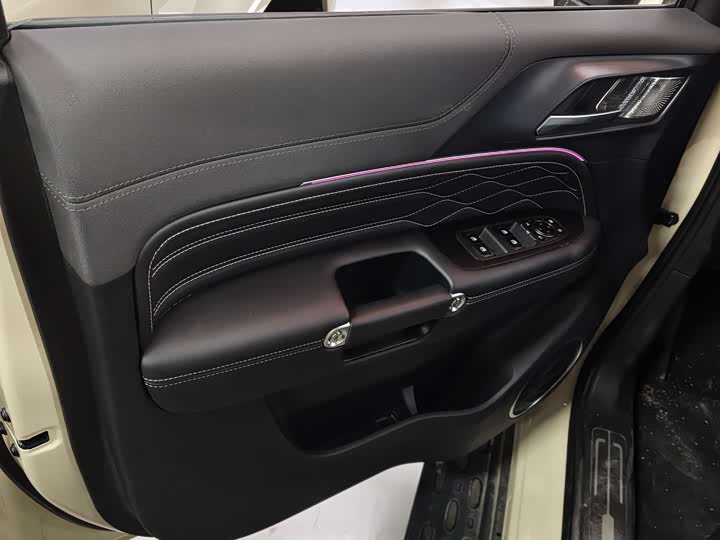 Фото 4 - Tank 300 Hybrid