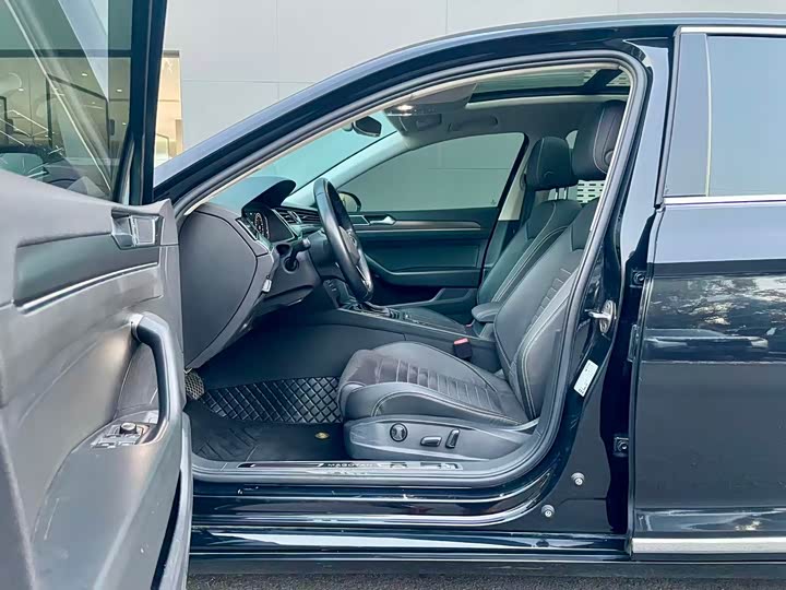 Фото 4 - Volkswagen Magotan