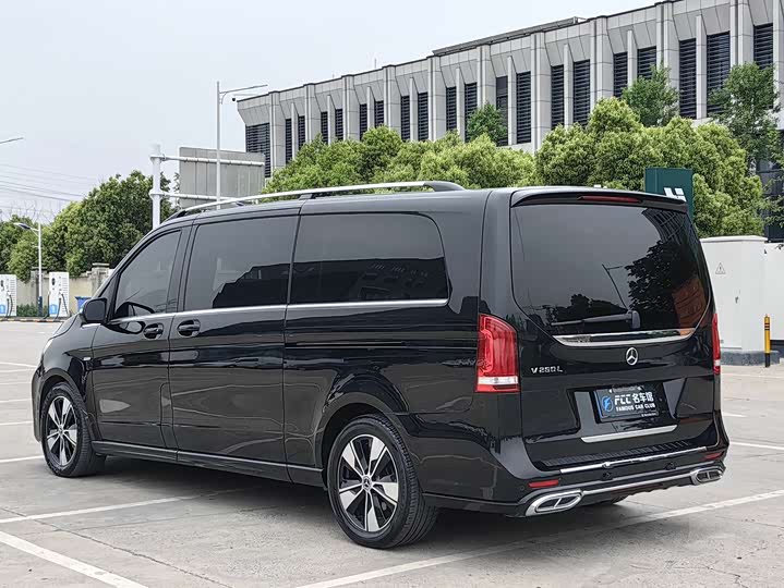 Фото 6 - Mercedes-Benz V-Class