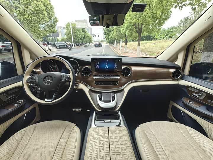 Фото 7 - Mercedes-Benz V-Class