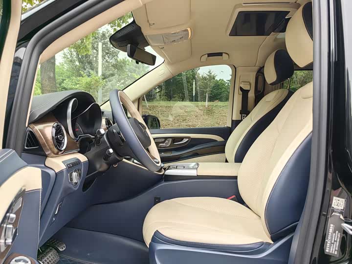 Фото 8 - Mercedes-Benz V-Class