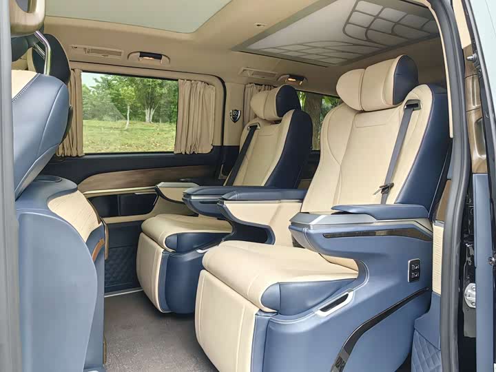 Фото 9 - Mercedes-Benz V-Class