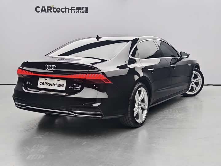 Фото 4 - Audi A7L