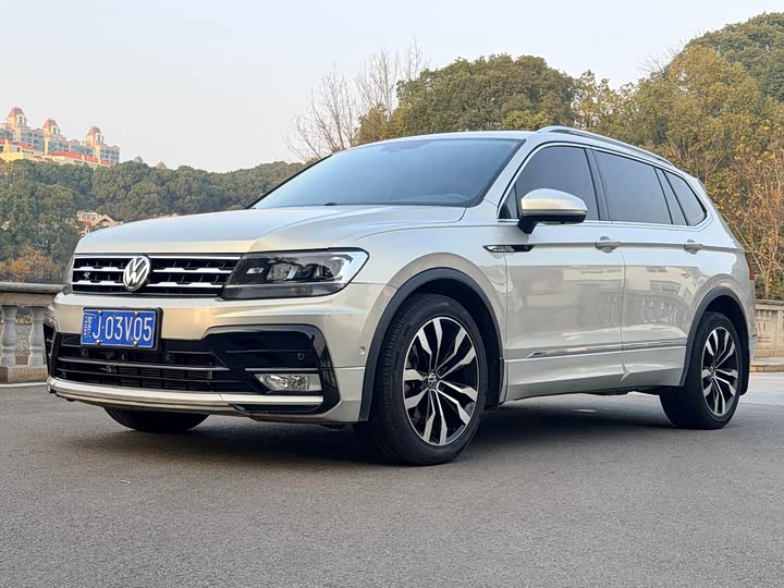 Фото 1 - Volkswagen Tiguan L Pro