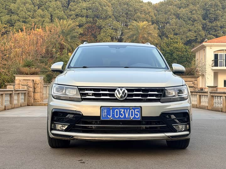 Фото 2 - Volkswagen Tiguan L Pro