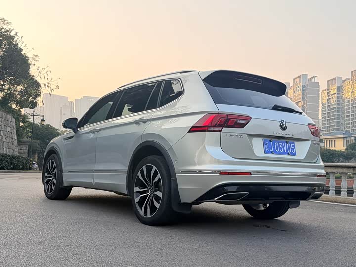 Фото 4 - Volkswagen Tiguan L Pro