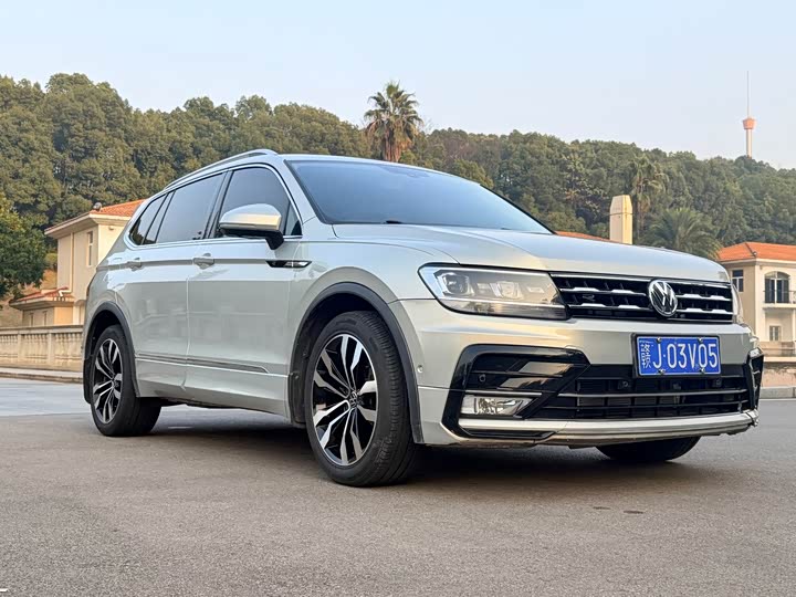 Фото 6 - Volkswagen Tiguan L Pro