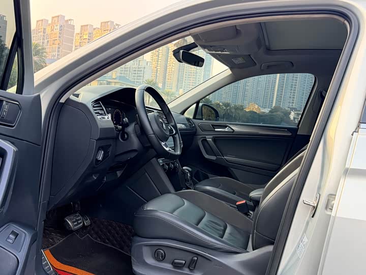 Фото 7 - Volkswagen Tiguan L Pro