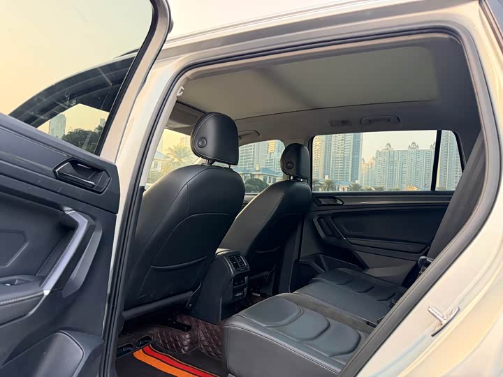 Фото 9 - Volkswagen Tiguan L Pro