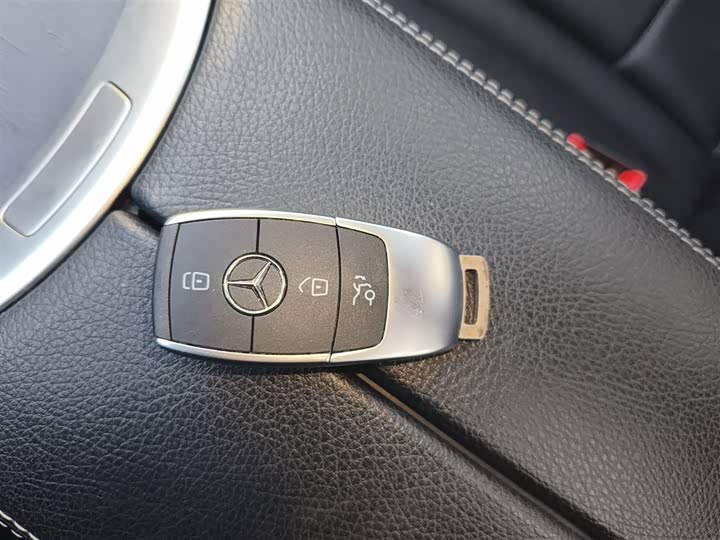 Фото 9 - Mercedes-Benz C-Class