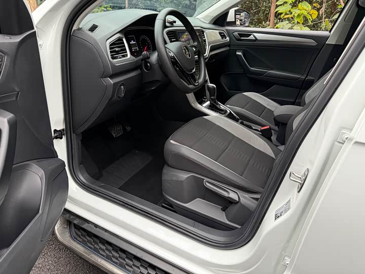 Фото 4 - Volkswagen T-Roc