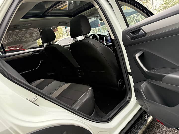 Фото 9 - Volkswagen T-Roc