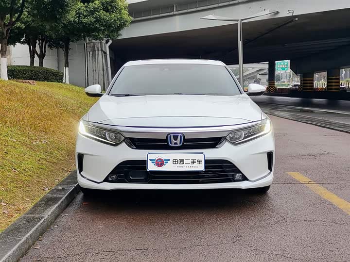 Фото 2 - Honda Inspire