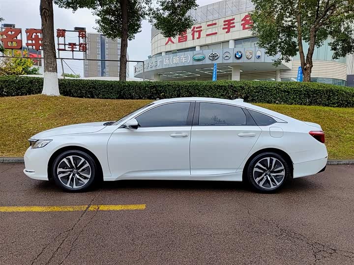 Фото 3 - Honda Inspire