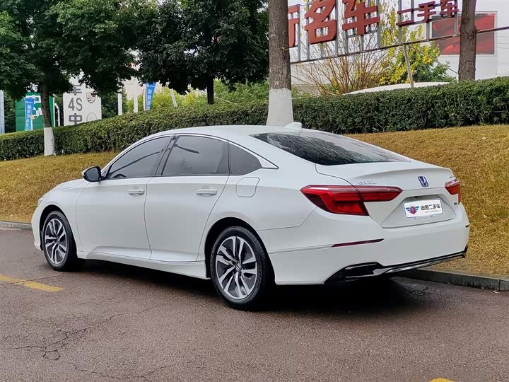 Фото 4 - Honda Inspire