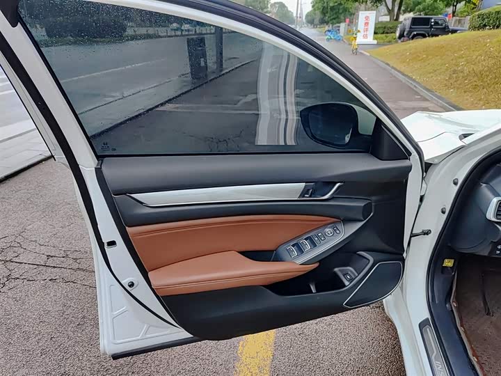 Фото 6 - Honda Inspire