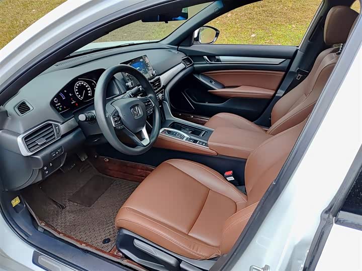 Фото 7 - Honda Inspire