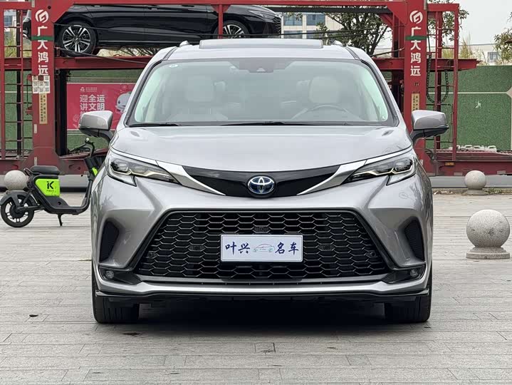 Фото 2 - Toyota Granvia