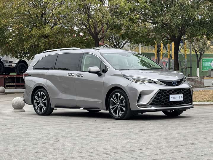 Фото 3 - Toyota Granvia