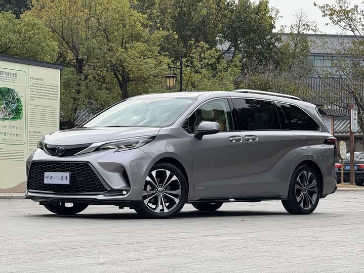 Фото 4 - Toyota Granvia