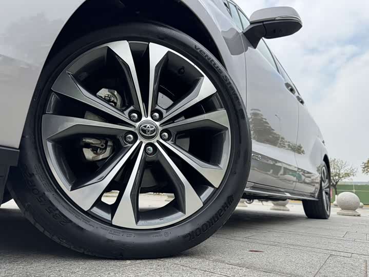 Фото 5 - Toyota Granvia