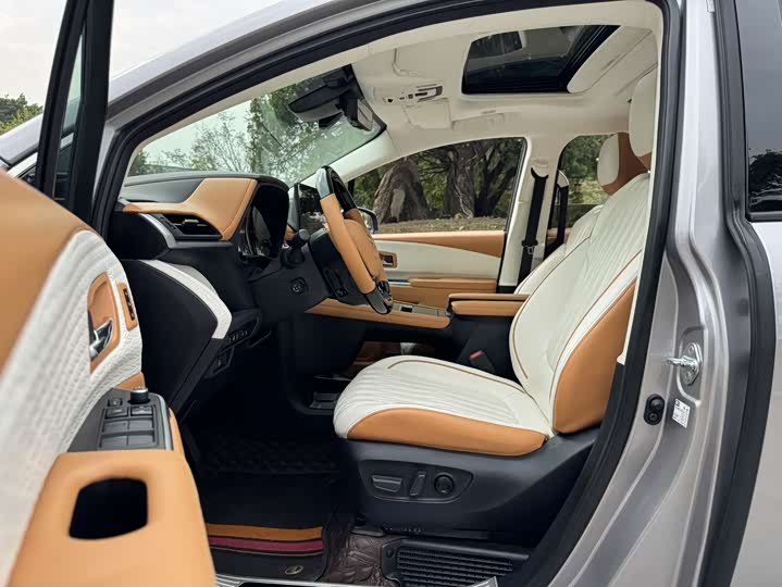 Фото 6 - Toyota Granvia