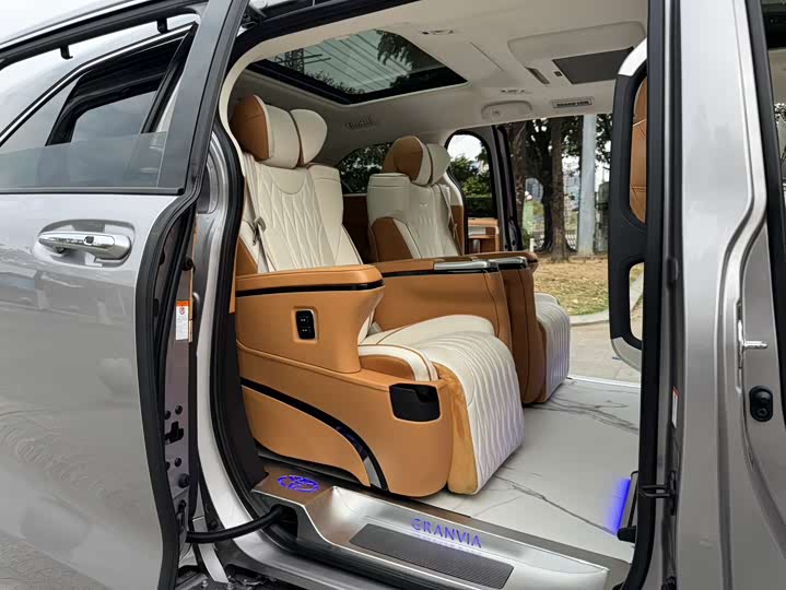 Фото 7 - Toyota Granvia