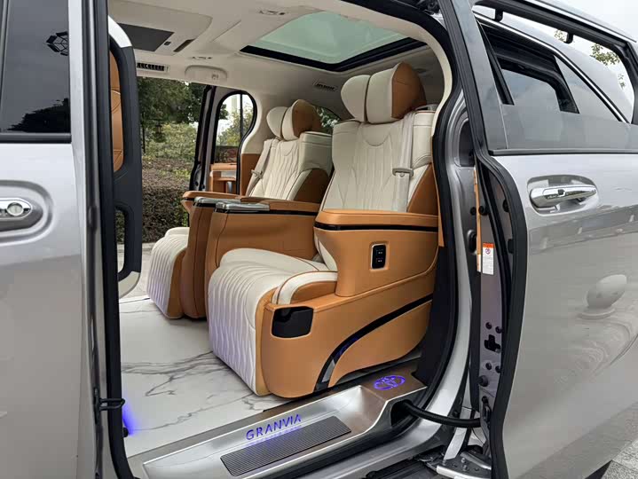 Фото 8 - Toyota Granvia