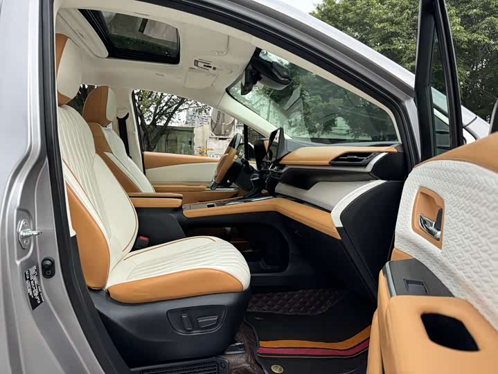 Фото 9 - Toyota Granvia