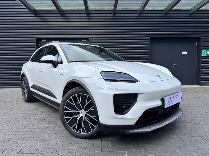 Фото 3 - Porsche Macan EV