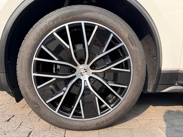 Фото 8 - Porsche Macan EV